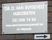 Dermatoloog Dr. Van Ruysevelt